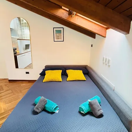 Via Della Commenda - Velo Lägenhet